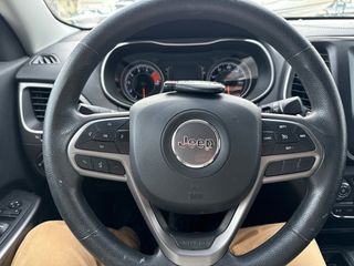 2019 Jeep Cherokee Latitude FWD - Interior Steering Wheel With Keys Image
